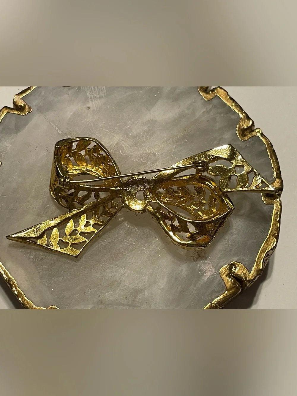 Vintage Gold Tone Large Bow Brooch #8595